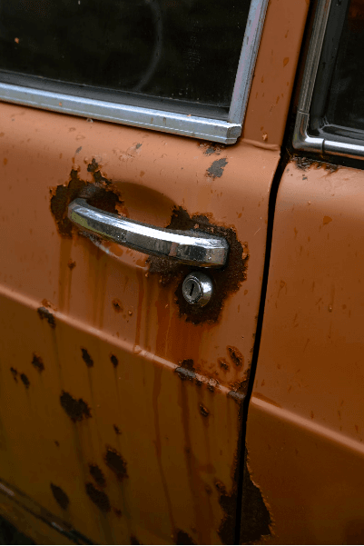 The car with intense rusting